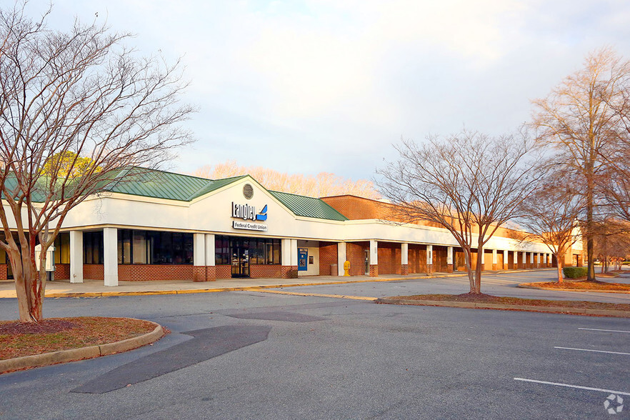 217-237 Fox Hill Rd, Hampton, VA for lease - Building Photo - Image 2 of 4