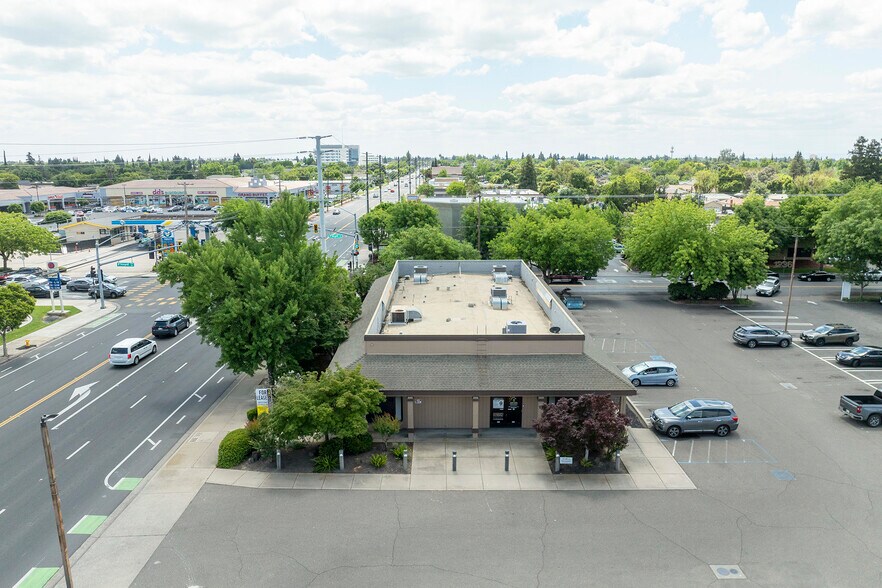 2605 Coffee Rd, Modesto, CA à louer - Photo du bâtiment - Image 3 de 7