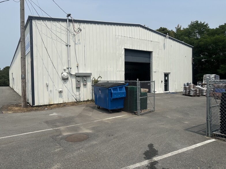 48 Warehouse Rd, Hyannis, MA for lease - Building Photo - Image 2 of 5