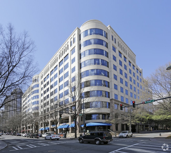 401 N Tryon St, Charlotte, NC for lease - Building Photo - Image 3 of 13
