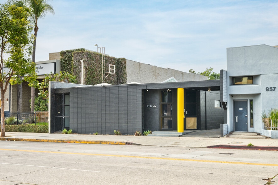 953 N Cole Ave, Los Angeles, CA à vendre - Photo du bâtiment - Image 2 de 9