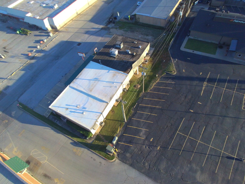 308 S Hayes Ave, Wagoner, OK for lease - Building Photo - Image 3 of 12