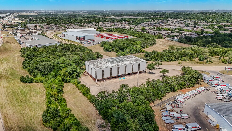 6900 Anderson Blvd, Fort Worth, TX à louer - Photo du bâtiment - Image 2 de 13