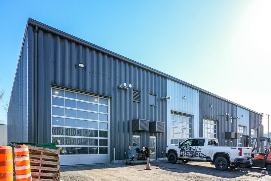 270 Rue De Rotterdam, Saint-augustin-de-desmaures, QC à louer - Photo du bâtiment - Image 2 de 2