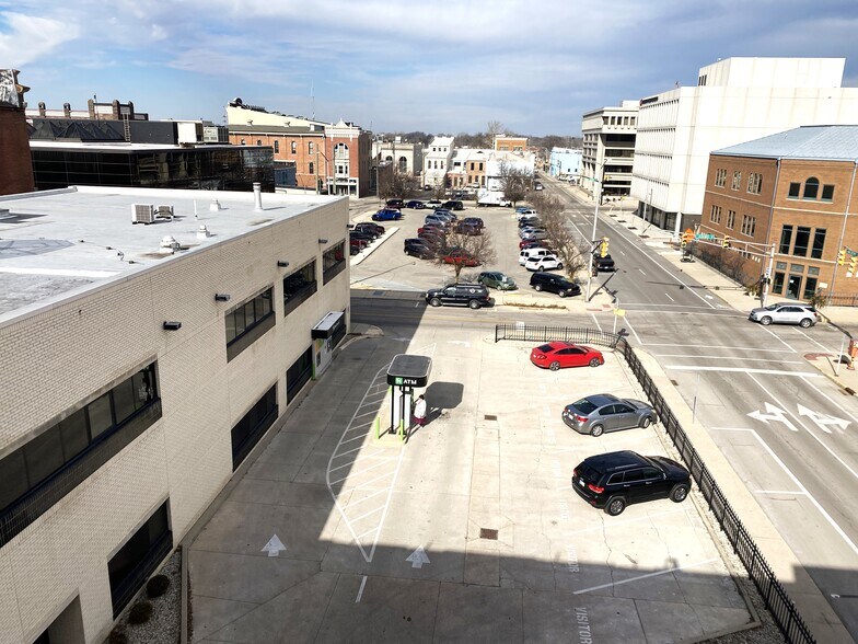 115 Adams St, Muncie, IN à vendre - Photo du bâtiment - Image 2 de 6