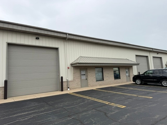 906 Geneva St, Shorewood, IL for lease - Building Photo - Image 3 of 16