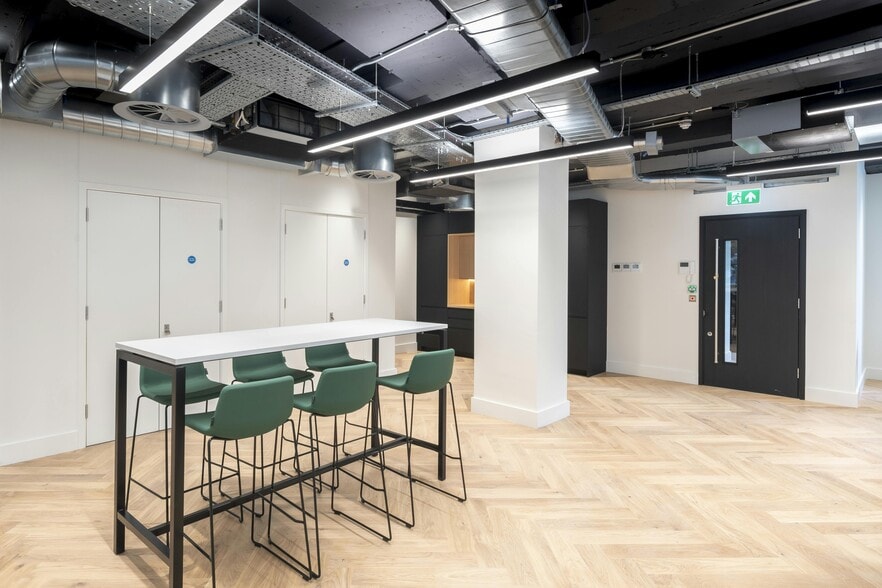 78 New Oxford St, London for lease - Building Photo - Image 3 of 27