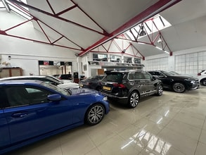 172-174 Brent Cres, London for lease Interior Photo- Image 2 of 3