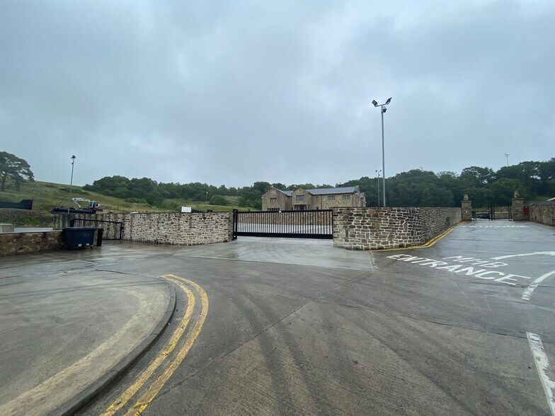 Whalley Rd, Wilpshire à louer - Photo principale - Image 1 de 6