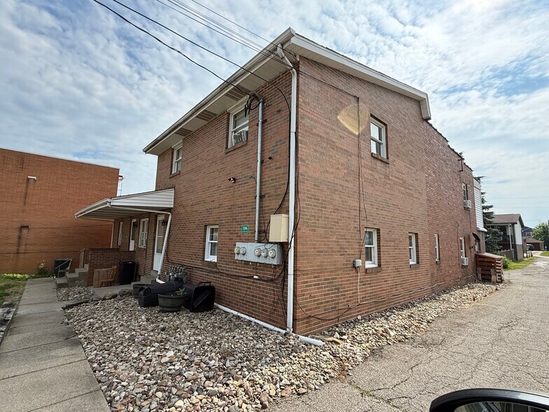 106 Columbus Way, Weirton, WV à vendre - Photo du bâtiment - Image 2 de 3