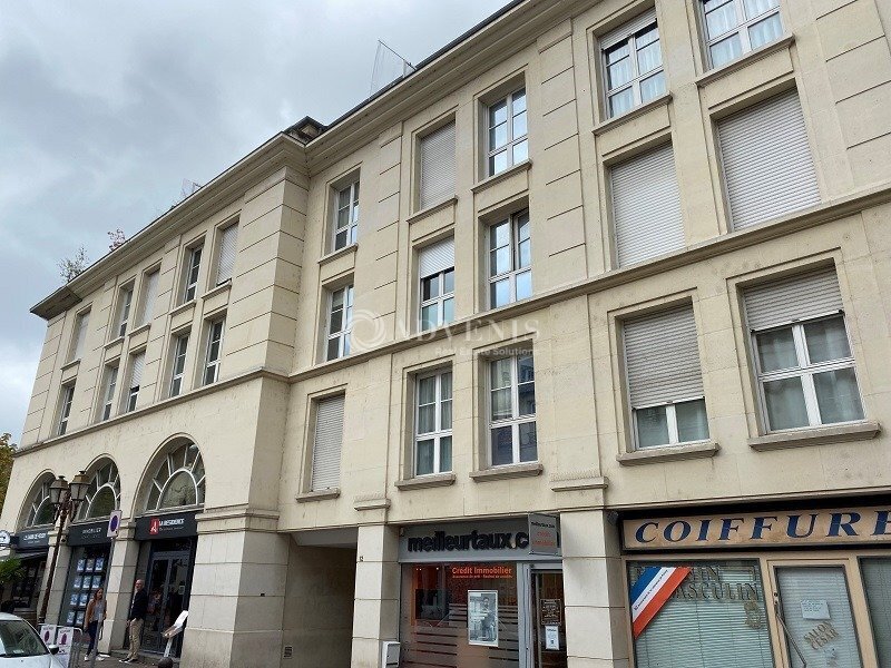 12 Rue Du 8 Mai 1945, Poissy for lease Building Photo- Image 1 of 12