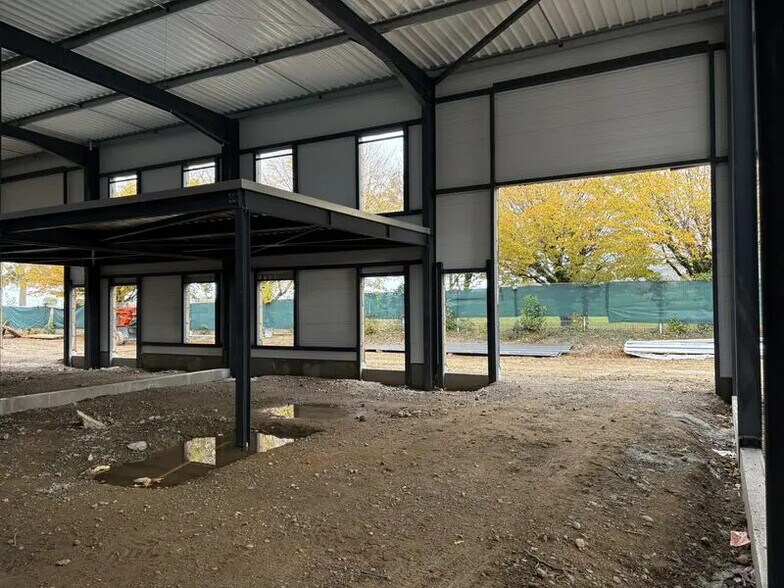 Bureau dans Lissieu à louer - Photo du bâtiment - Image 3 de 11