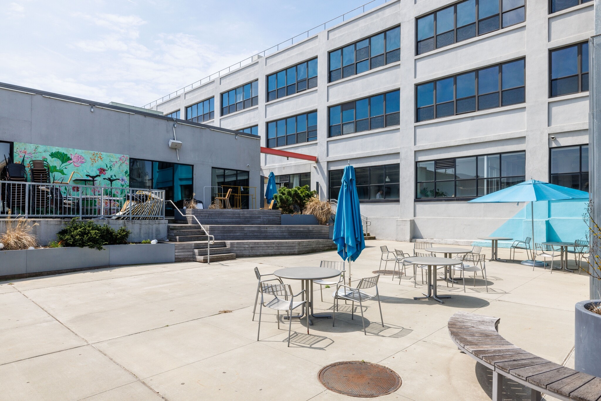 315 Meserole St, Brooklyn, NY for lease Primary Photo- Image 1 of 15