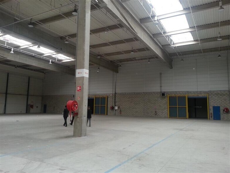 Industrial in Lognes for lease - Building Photo - Image 2 of 11