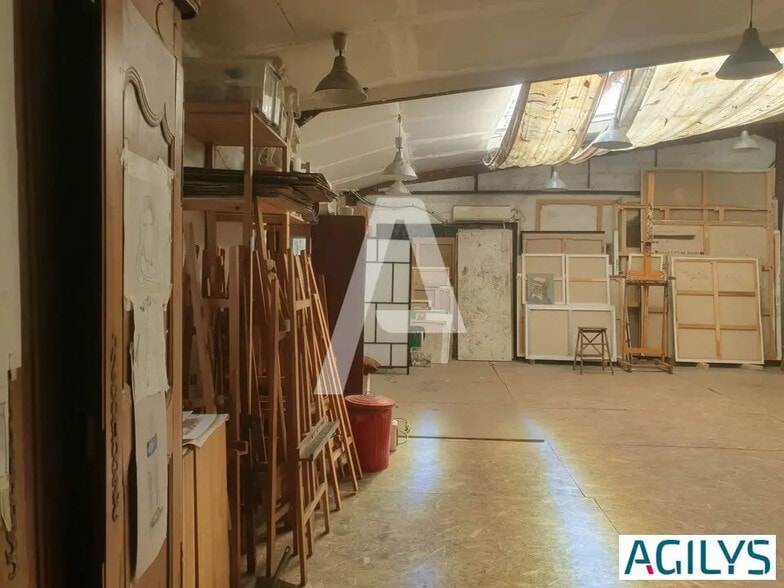 Flex in Ivry-sur-Seine for lease - Interior Photo - Image 3 of 9