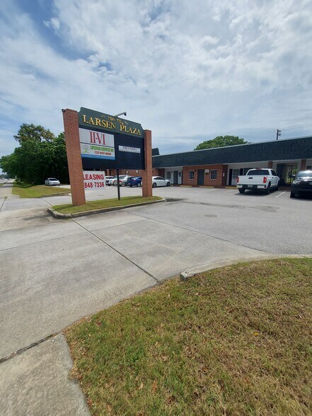 7714 Massachusetts Ave, New Port Richey, FL à louer - Photo du bâtiment - Image 3 de 10
