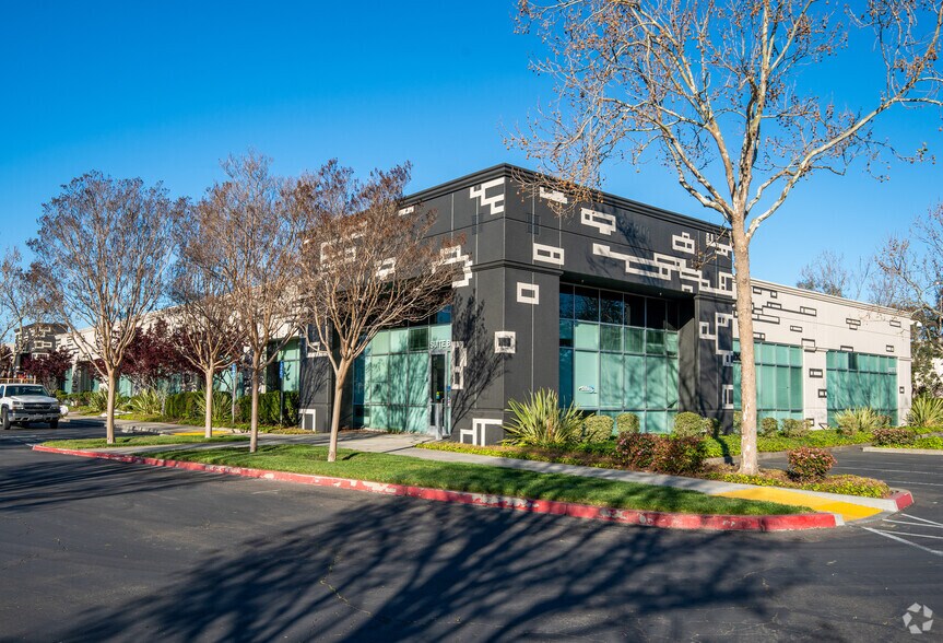 25821 Industrial Blvd, Hayward, CA à louer - Photo du bâtiment - Image 3 de 6