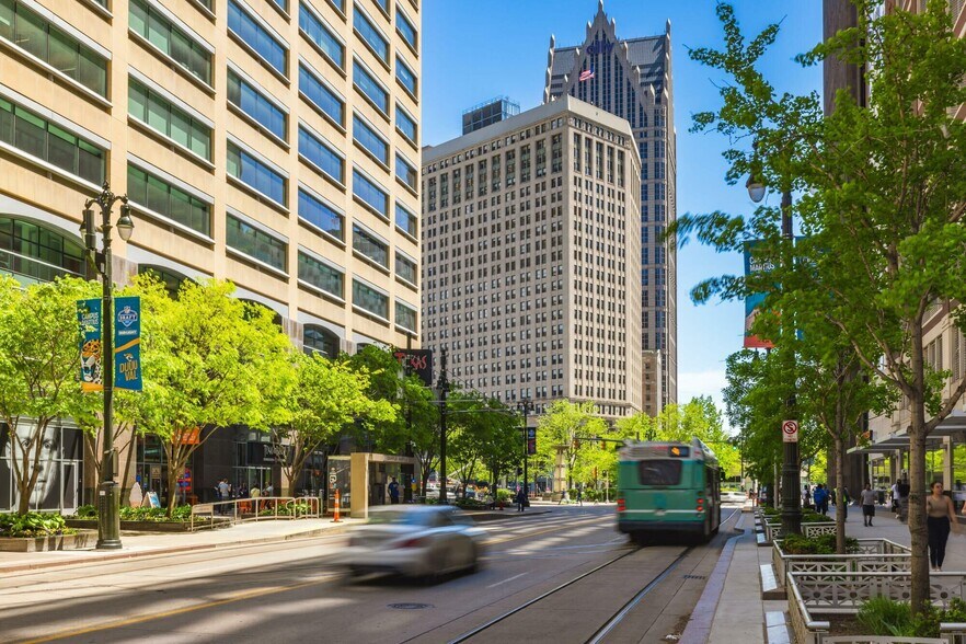660 Woodward Ave, Detroit, MI à louer - Photo du bâtiment - Image 2 de 9