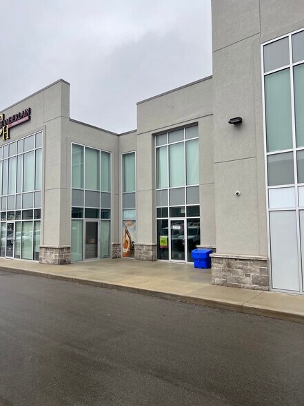 36 Ditton Dr, Hamilton, ON à louer - Photo du bâtiment - Image 3 de 7