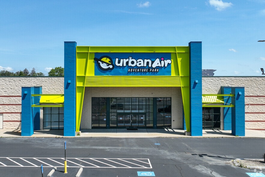 435 Westgate Dr, Brockton, MA for sale - Building Photo - Image 3 of 4