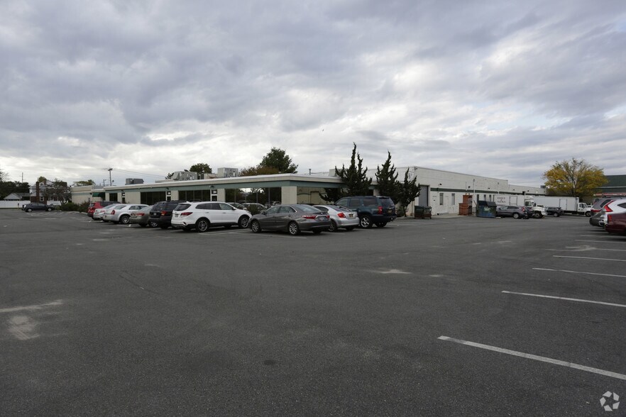 270-278 Duffy Ave, Hicksville, NY à louer - Photo du bâtiment - Image 3 de 4