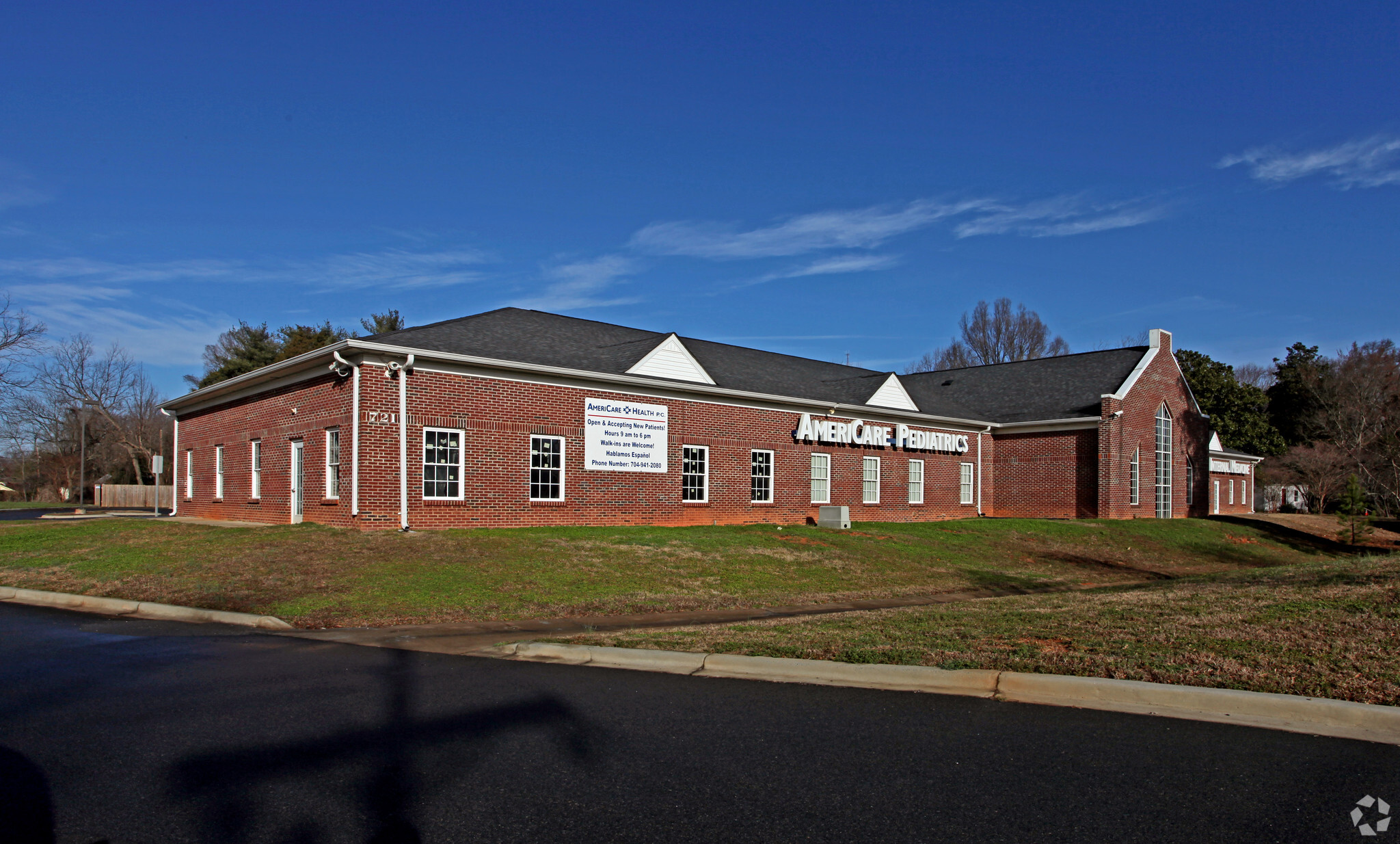 721 W Sugar Creek Rd, Charlotte, NC for sale Primary Photo- Image 1 of 1