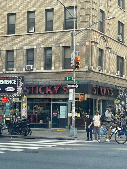 482-484 Third Ave, New York, NY à louer - Photo du bâtiment - Image 2 de 12