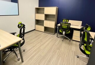 136 4th St N, Saint Petersburg, FL for lease Interior Photo- Image 1 of 1