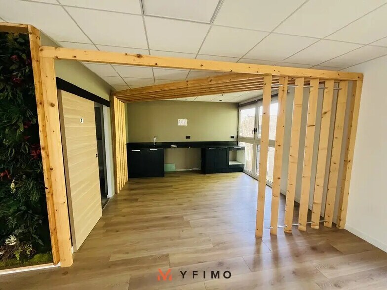 Flex dans Montigny-le-Bretonneux à louer - Photo du bâtiment - Image 3 de 6