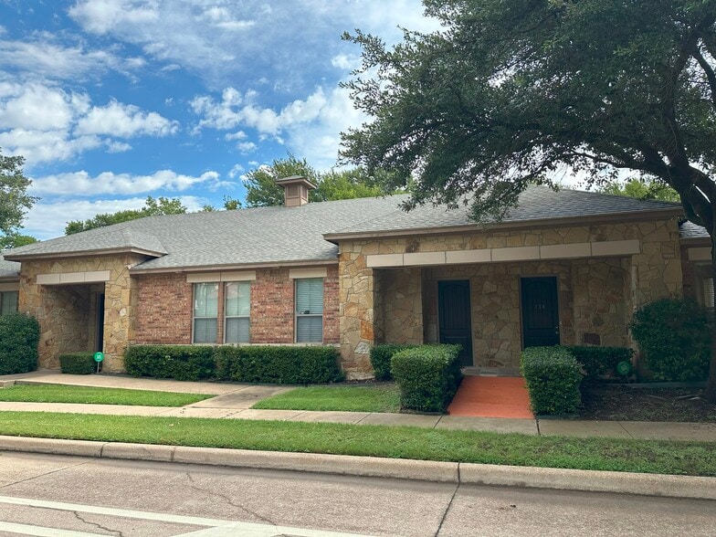 7625 Bellaire Dr S, Fort Worth, TX for lease - Building Photo - Image 2 of 11
