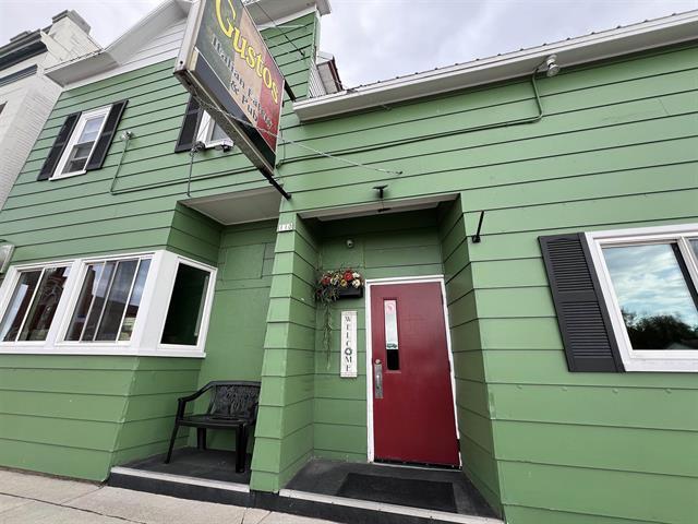 110 W Pulaski St, Pulaski, WI à vendre Photo du bâtiment- Image 1 de 13