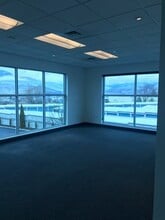 700 Mistletoe Rd, Ashland, OR for lease Interior Photo- Image 2 of 5