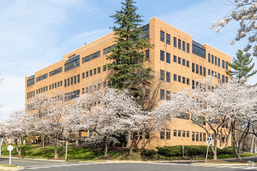 1901 N Beauregard St, Alexandria, VA for lease - Building Photo - Image 1 of 18
