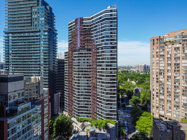 More details for 987 Bay St, Toronto, ON - Retail for Lease