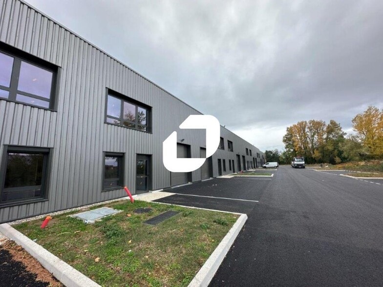 225 Avenue Des Marronniers, Bourgoin-Jallieu for lease - Building Photo - Image 1 of 15
