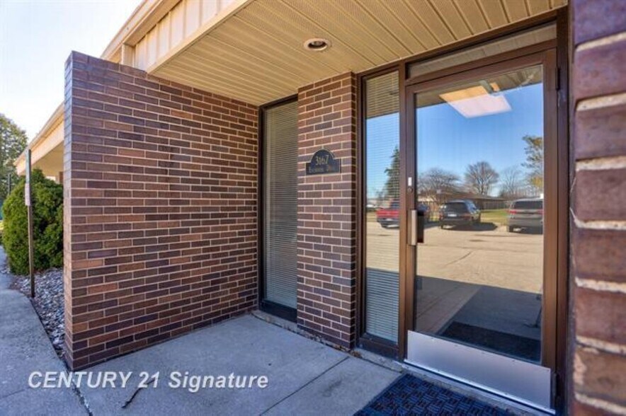 3167 Enterprise Dr, Saginaw, MI à vendre - Photo du bâtiment - Image 3 de 26