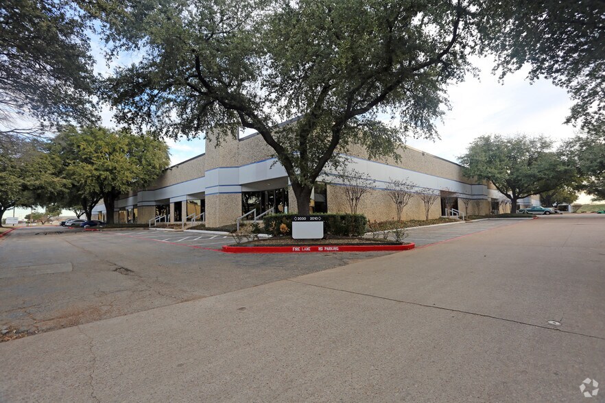 2030 Century Center Blvd, Irving, TX for lease - Building Photo - Image 2 of 9