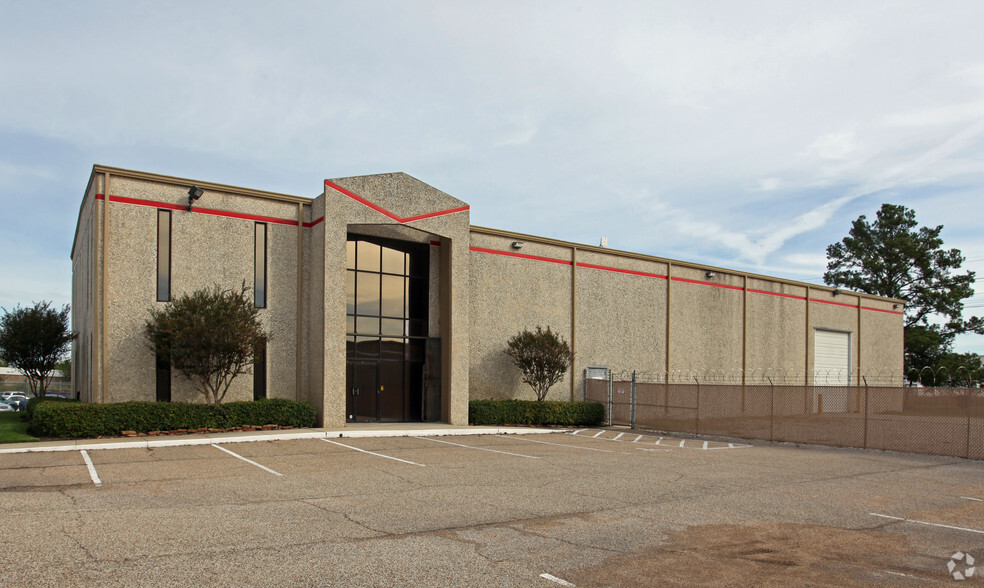 1970 S Starpoint Dr, Houston, TX for lease - Building Photo - Image 1 of 14