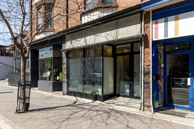 Plus de détails pour 872 College St, Toronto, ON - Commerce de détail à vendre