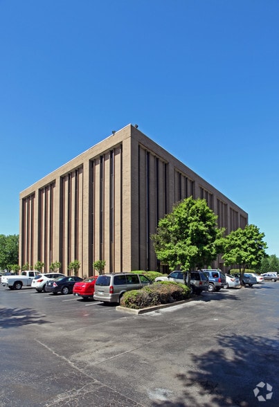 2158 Northgate Park Ln, Chattanooga, TN à louer - Photo du bâtiment - Image 1 de 17