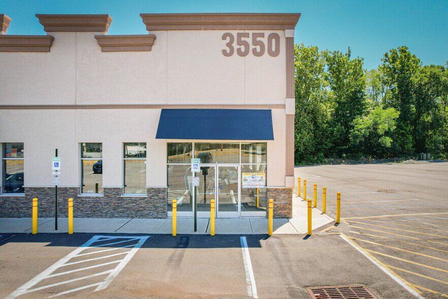 3550 Rt 27, Kendall Park, NJ à louer - Photo du bâtiment - Image 1 de 17