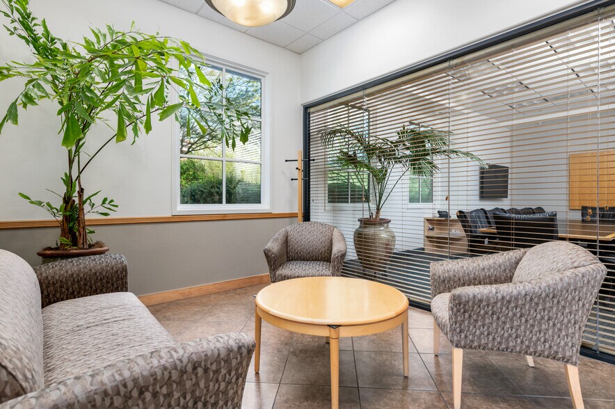 1846 E Innovation Park Dr, Oro Valley, AZ à louer - Hall d’entrée - Image 3 de 8