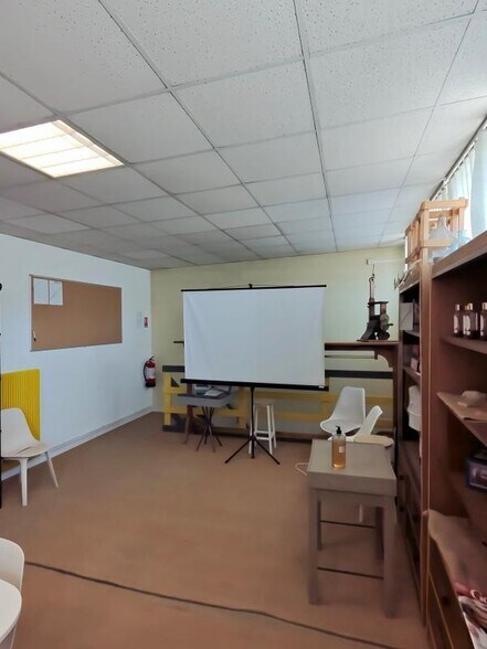 Industrial in Aubagne for lease - Building Photo - Image 3 of 6