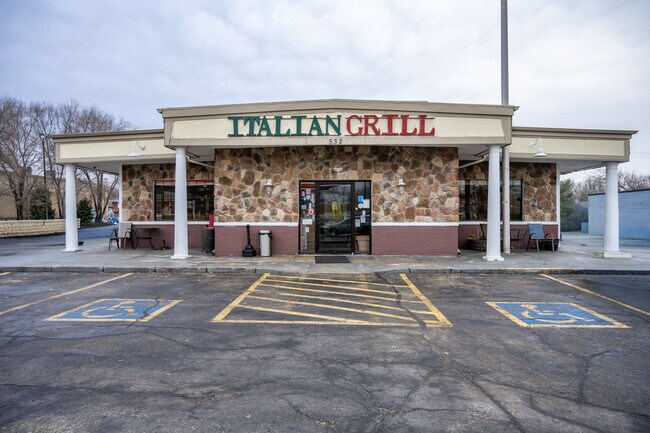 Plus de détails pour 532 Gateway Ave, Mauston, WI - Commerce de détail à vendre