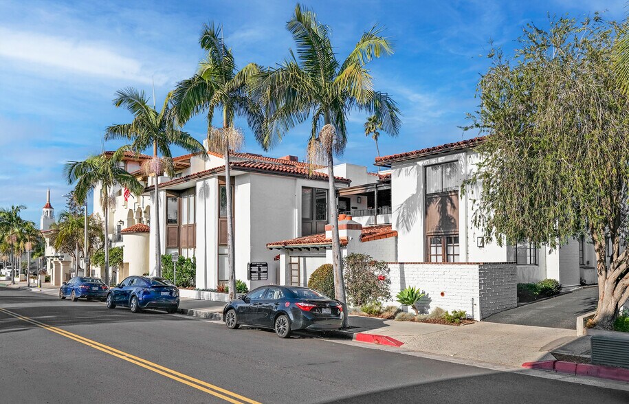 125 E Victoria St, Santa Barbara, CA à vendre - Photo du bâtiment - Image 1 de 9