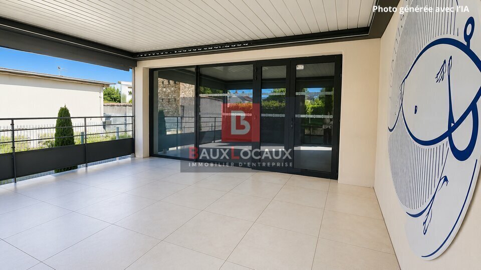 Retail in L'Isle-sur-la-Sorgue for lease - Interior Photo - Image 2 of 4