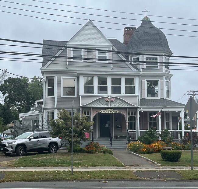 More details for 880 Fairfield Ave, Bridgeport, CT - Office for Sale