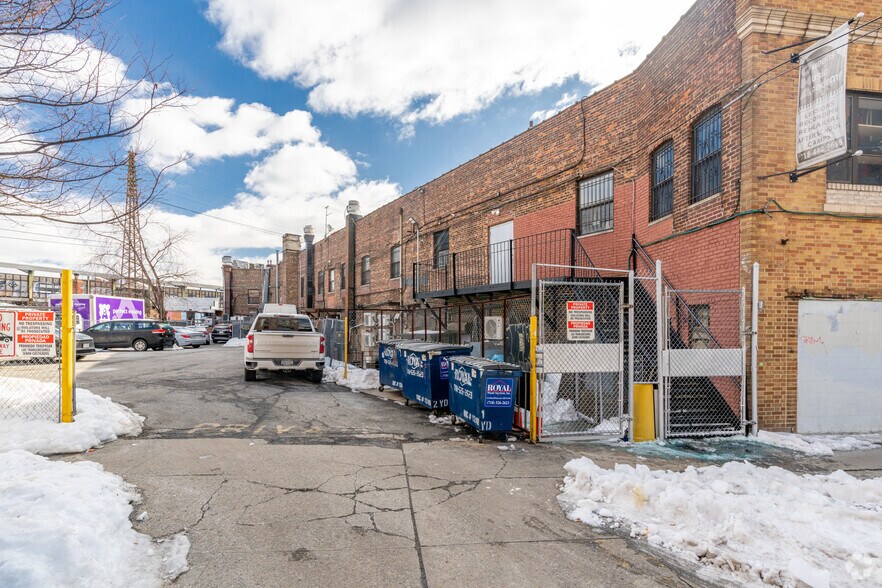 6019 Roosevelt Ave, Woodside, NY for lease - Building Photo - Image 2 of 5
