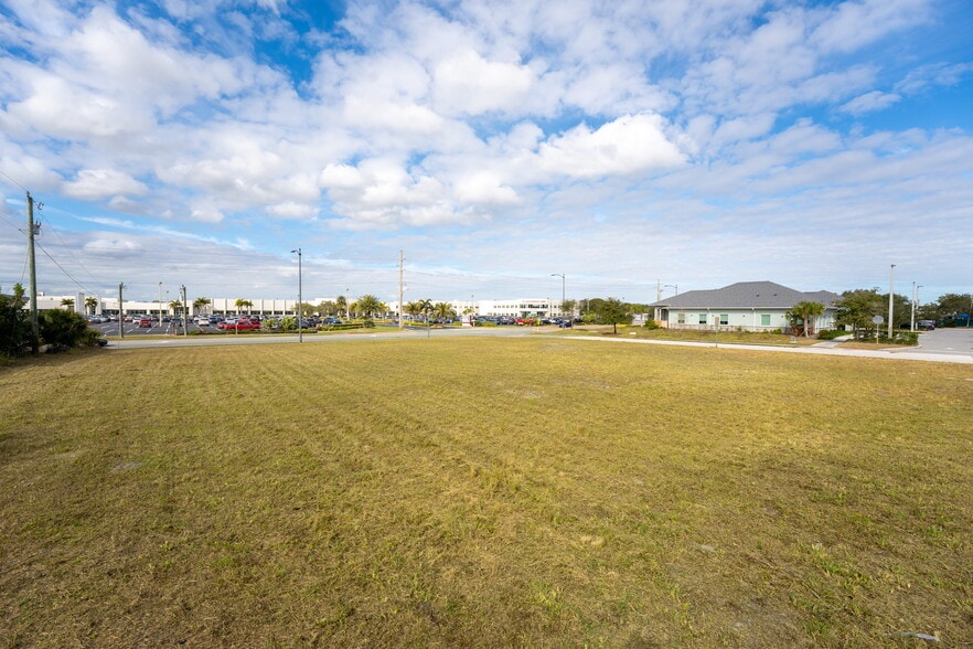 15-19 Dale Ave, Melbourne, FL for sale - Building Photo - Image 3 of 7