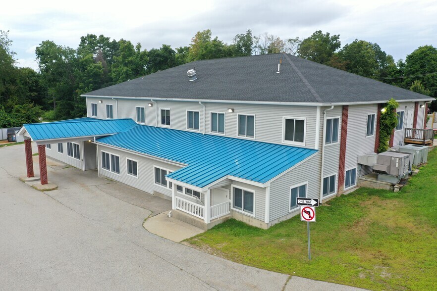 336 Thompson Rd, Webster, MA à louer - Photo du bâtiment - Image 3 de 7